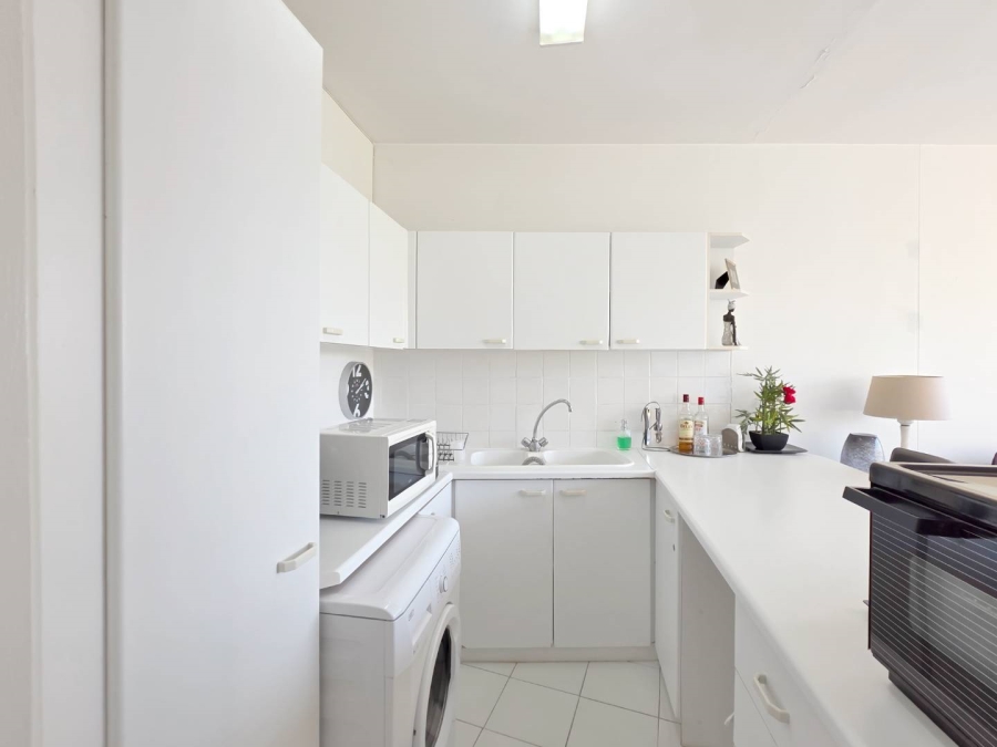 1 Bedroom Property for Sale in Vredehoek Western Cape